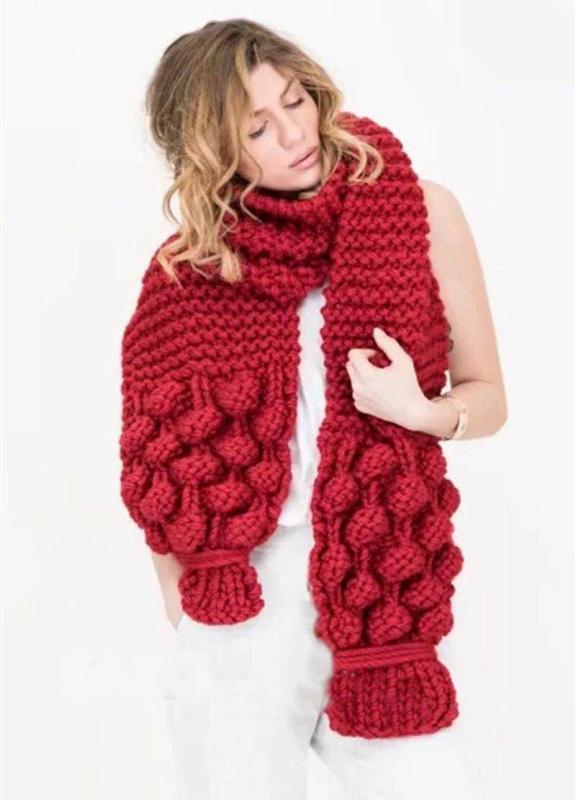 Damen Kuscheliger, handgefertigter Strickschal mit modischem Zopfmuster und extra weitem Design R&B