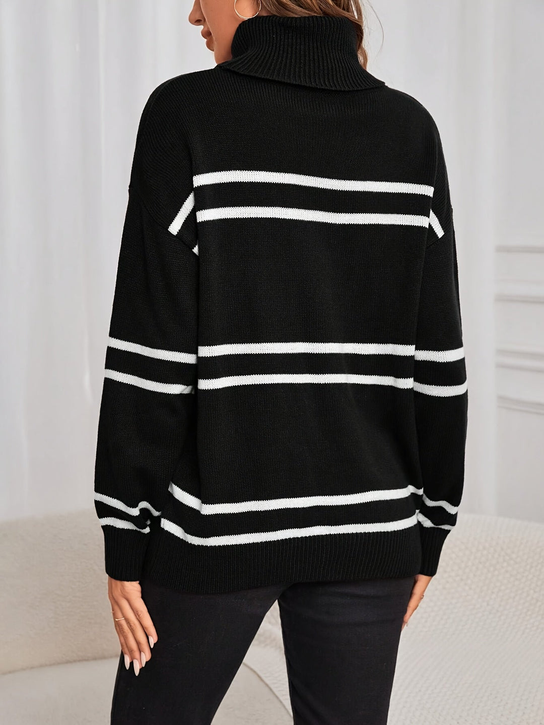 R&B | Gestreifter Rollkragenpullover