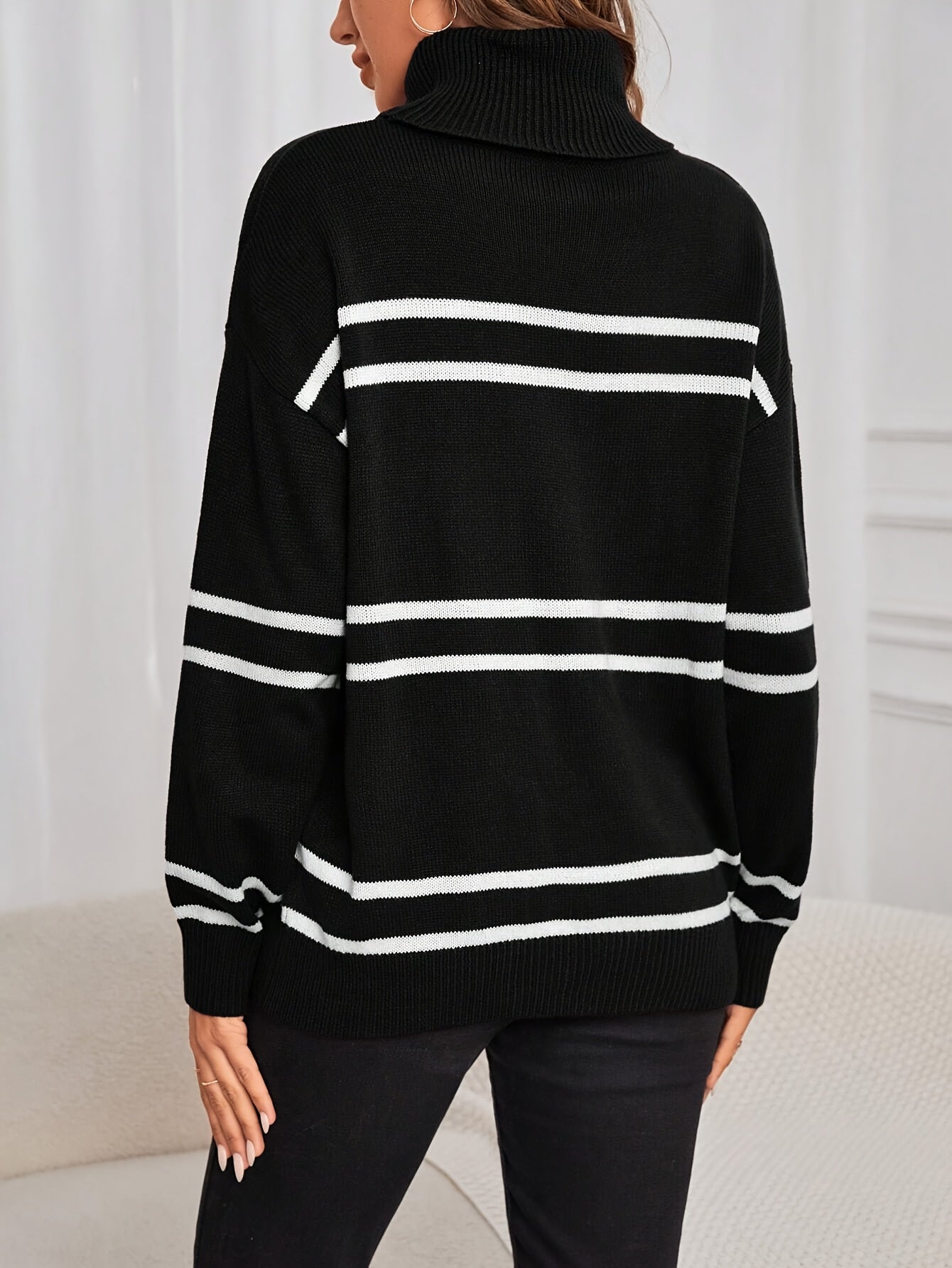 R&B | Gestreifter Rollkragenpullover