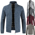 Herren Strickjacke mit Stehkragen und modernem Zopfmuster