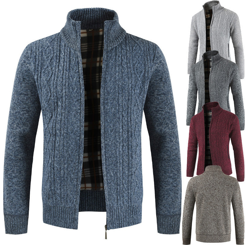Herren Strickjacke mit Stehkragen und modernem Zopfmuster