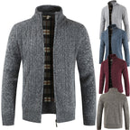 Herren Strickjacke mit Stehkragen und modernem Zopfmuster