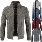 Herren Strickjacke mit Stehkragen und modernem Zopfmuster