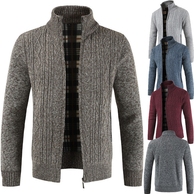 Herren Strickjacke mit Stehkragen und modernem Zopfmuster