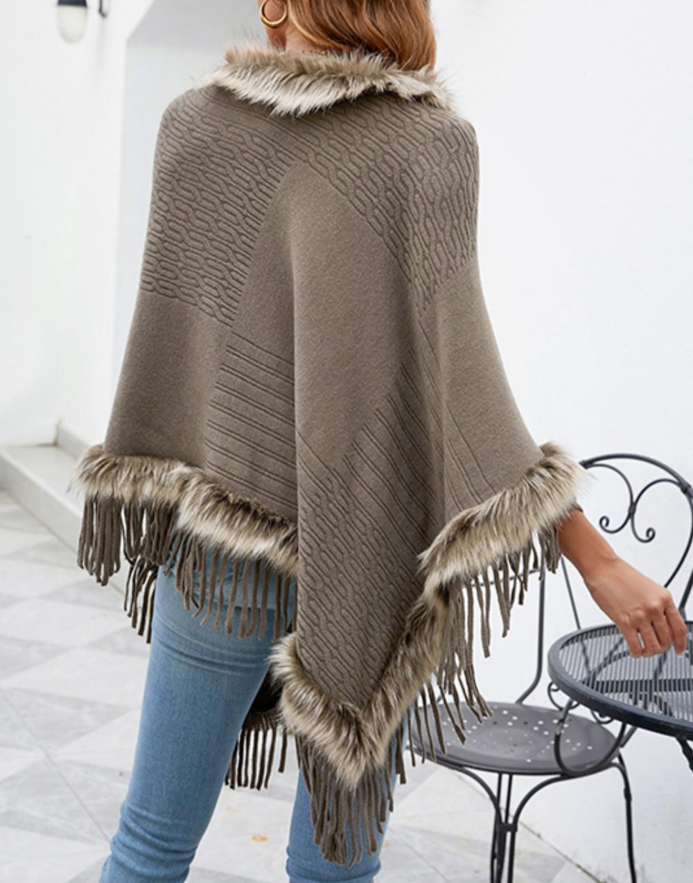 R&B | Elegante Damen Poncho mit Pelzkragen und Fransen