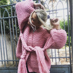Damen Grobstrickjacke mit geflochtenem Gürtel und voluminösen Ärmeln R&B