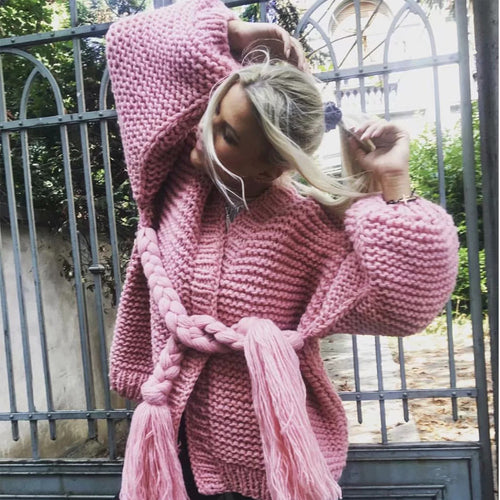Damen Grobstrickjacke mit geflochtenem Gürtel und voluminösen Ärmeln R&B