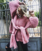 Damen Grobstrickjacke mit geflochtenem Gürtel und voluminösen Ärmeln R&B