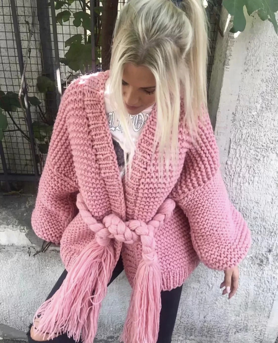 Damen Grobstrickjacke mit geflochtenem Gürtel und voluminösen Ärmeln R&B