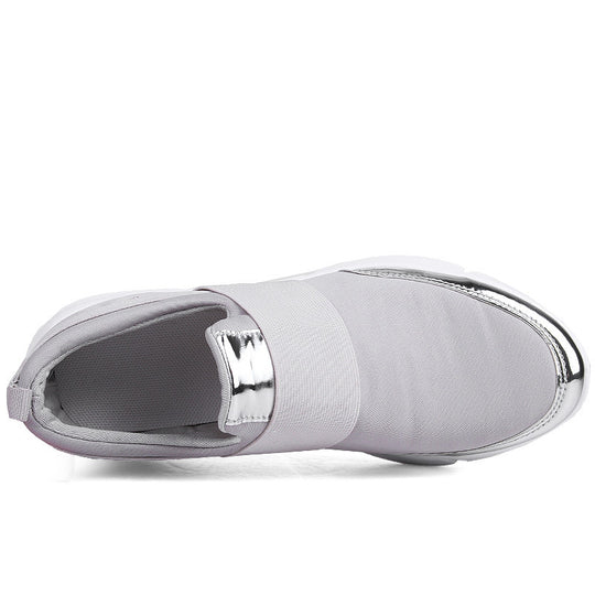 Damen modische Slip-On Sneakers mit atmungsaktiver Oberfläche und goldenen Akzenten R&B