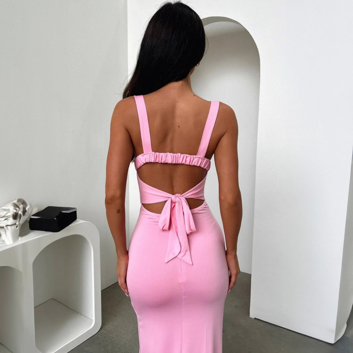 R&B | Kleid mit geteilten Neckholder-Hosenträgern