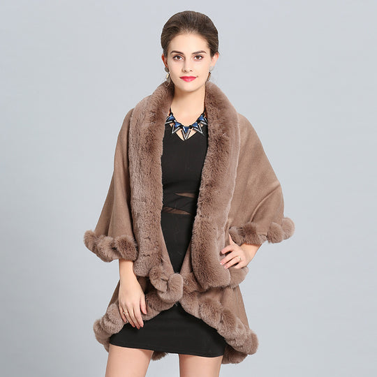 Damen Kapuzenponcho mit luxuriösem Fellkragen und eleganter Umrandung R&B