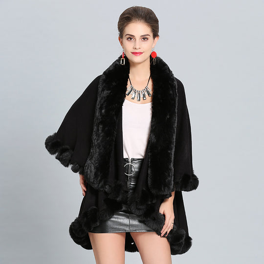 Damen Kapuzenponcho mit luxuriösem Fellkragen und eleganter Umrandung R&B