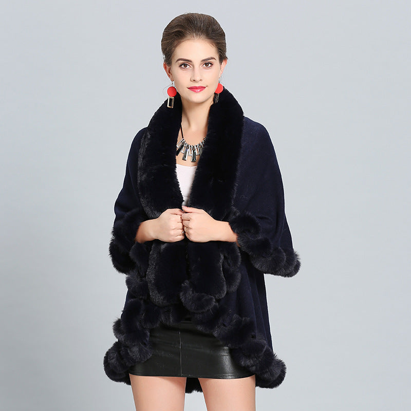 Damen Kapuzenponcho mit luxuriösem Fellkragen und eleganter Umrandung R&B