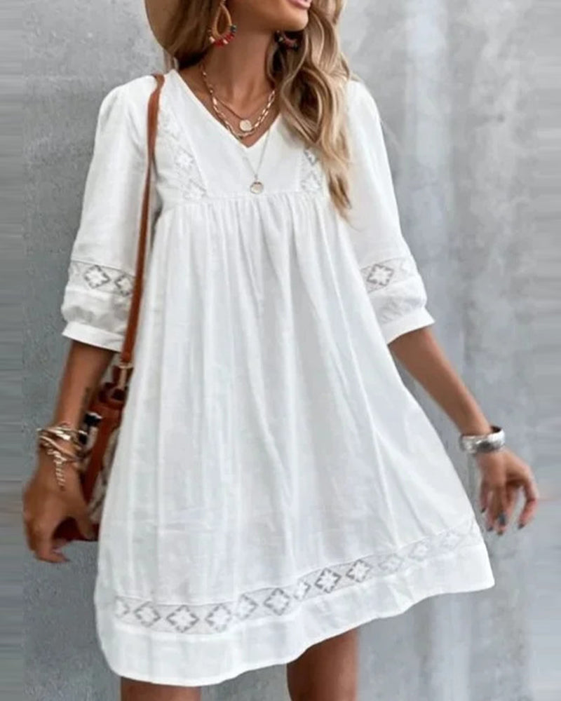 R&B | Einfarbiges Spitzenkleid mit V-Ausschnitt und Dreiviertelärmeln