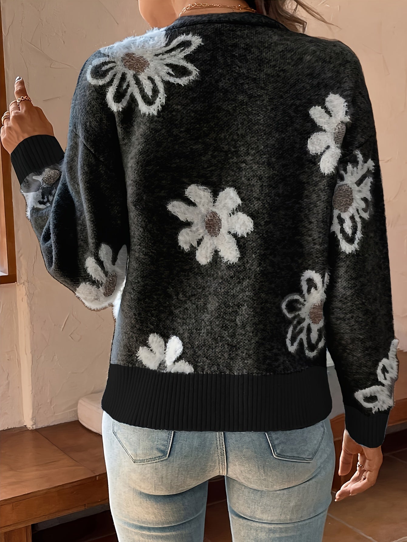 R&B | Weiche Strickjacke mit Blumenmuster Acryl Wärme und Stil