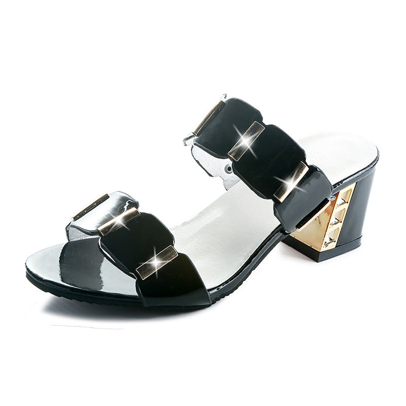 Damen nan zweiriemige Lack-Pantolette mit Goldapplikation und mittelhohem Blockabsatz R&B
