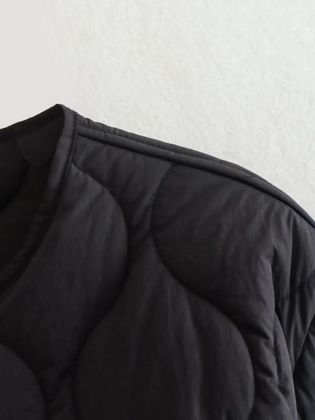 R&B | Gepolsterte Jacke Damen, Leichtes Übergröße Modell mit Taschen, Knopfverschluss