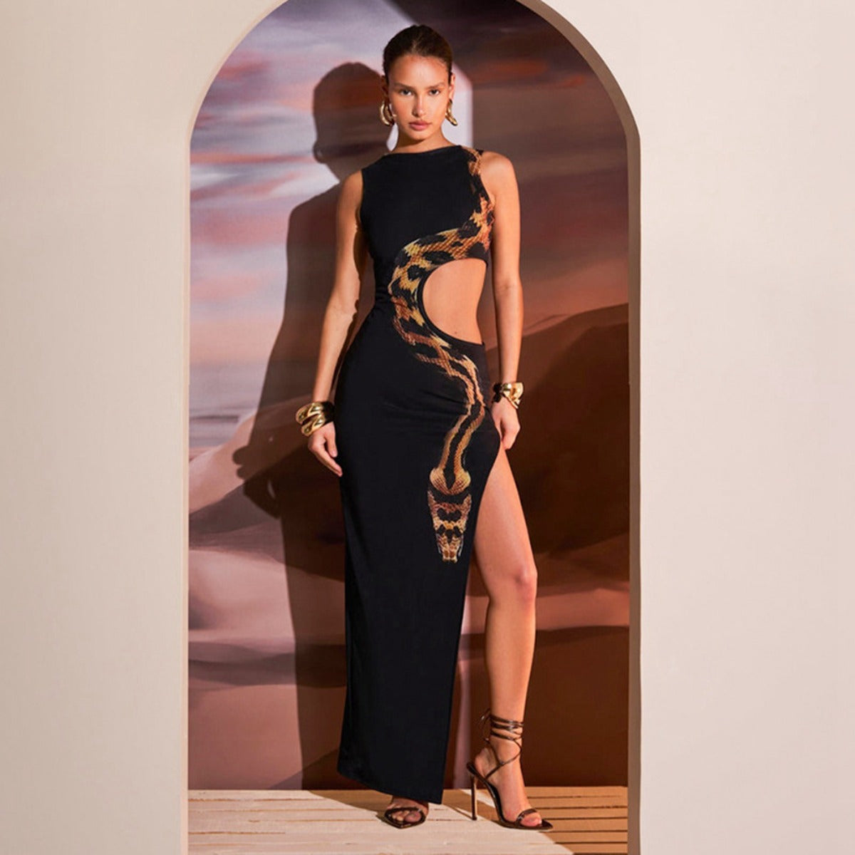 R&B | Ärmelloses, eng anliegendes, hohles Kleid mit geteiltem Ende