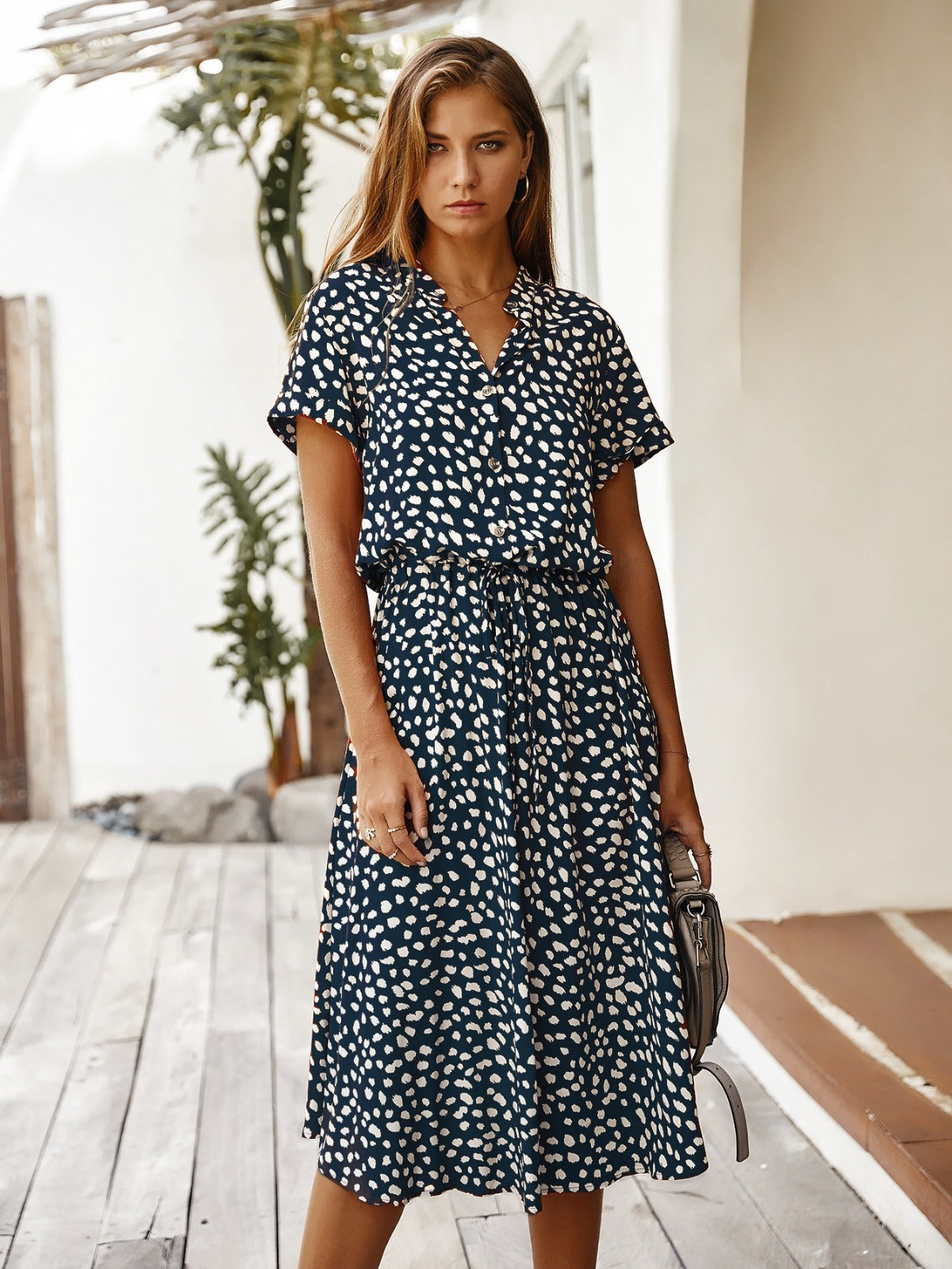 R&B | Polka-Dot-Kleid mit V-Ausschnitt und Knöpfen