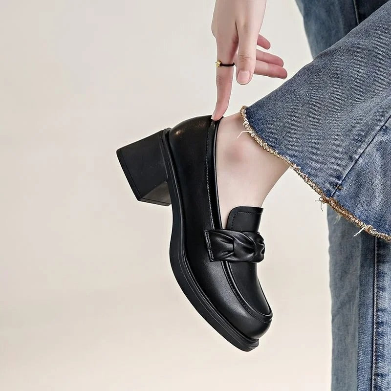 Stylische Damenschuhe mit quadratischem Absatz – Seraphina R&B