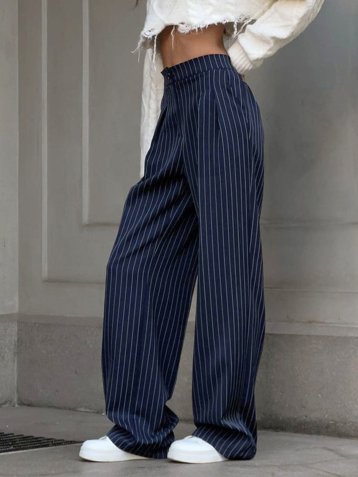 R&B | Elegante Nadelstreifen-Faltenhose mit Weitem Bein