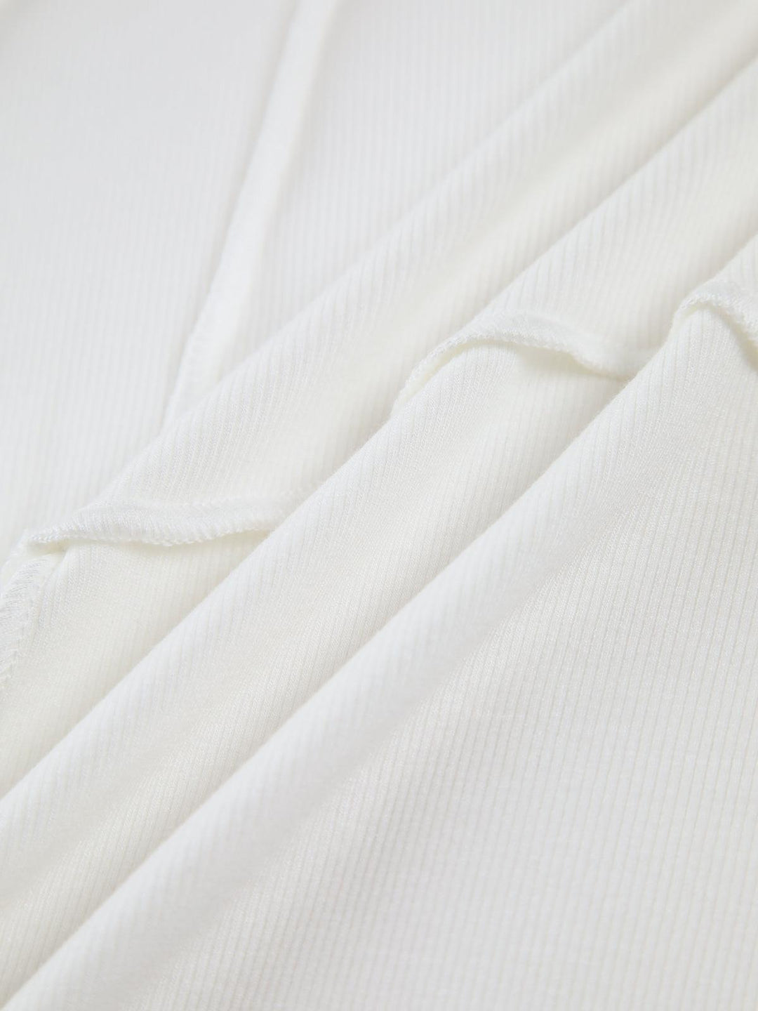 R&B | Figurbetonte Bluse mit Nahtdetails Elegant und Modern