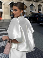 Damenbluse aus Satin mit Puffärmeln