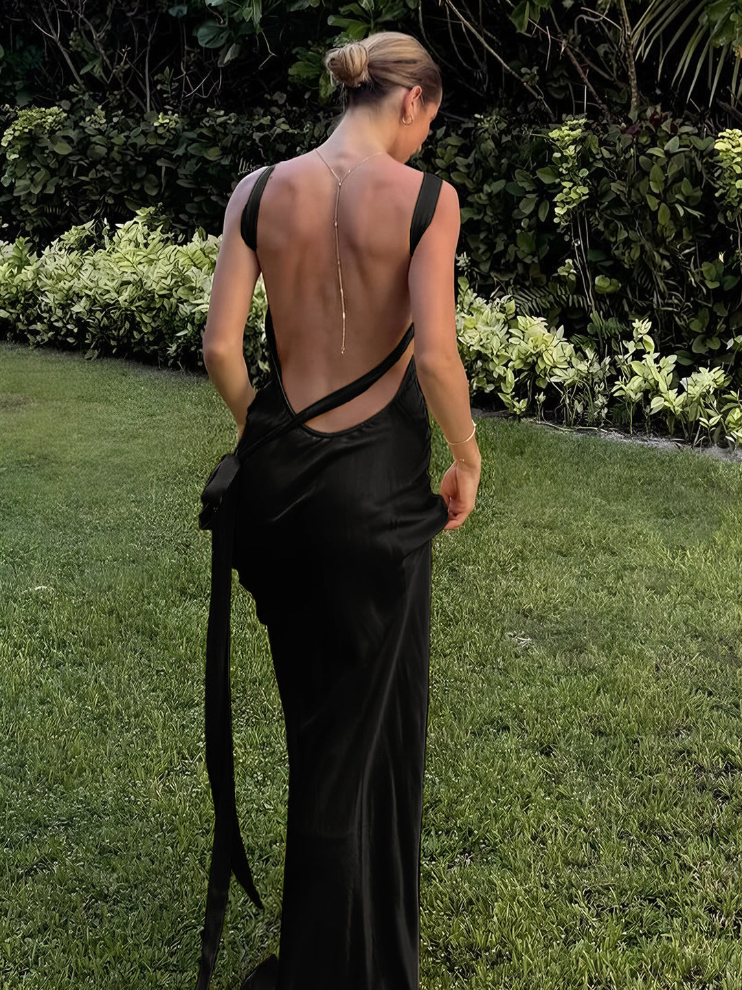 R&B | Asymmetrisches Satin Kleid mit Einem Schulterdesign