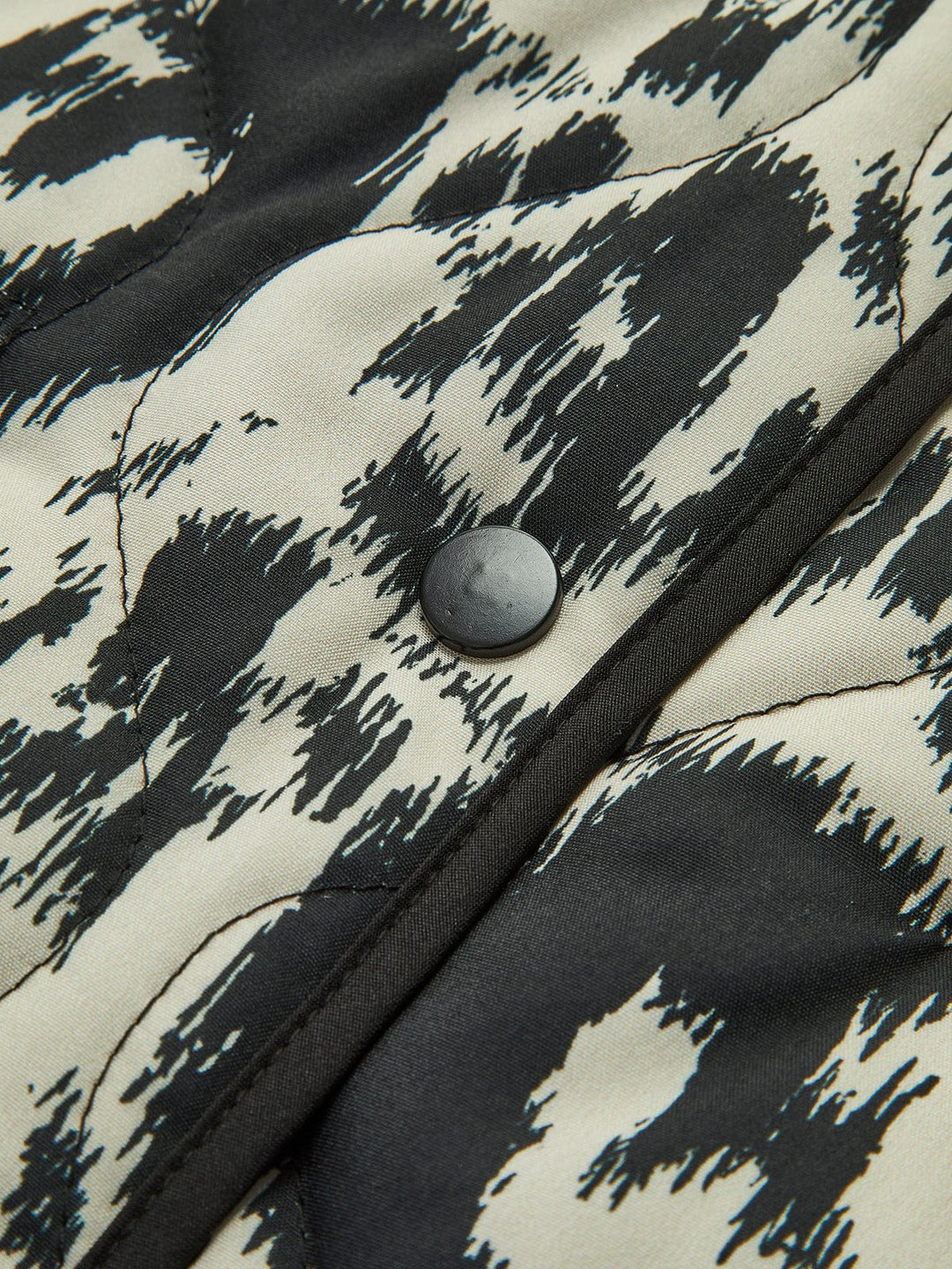 R&B | Jacke mit Animal Print Ein Statement für Den Mutigen Look