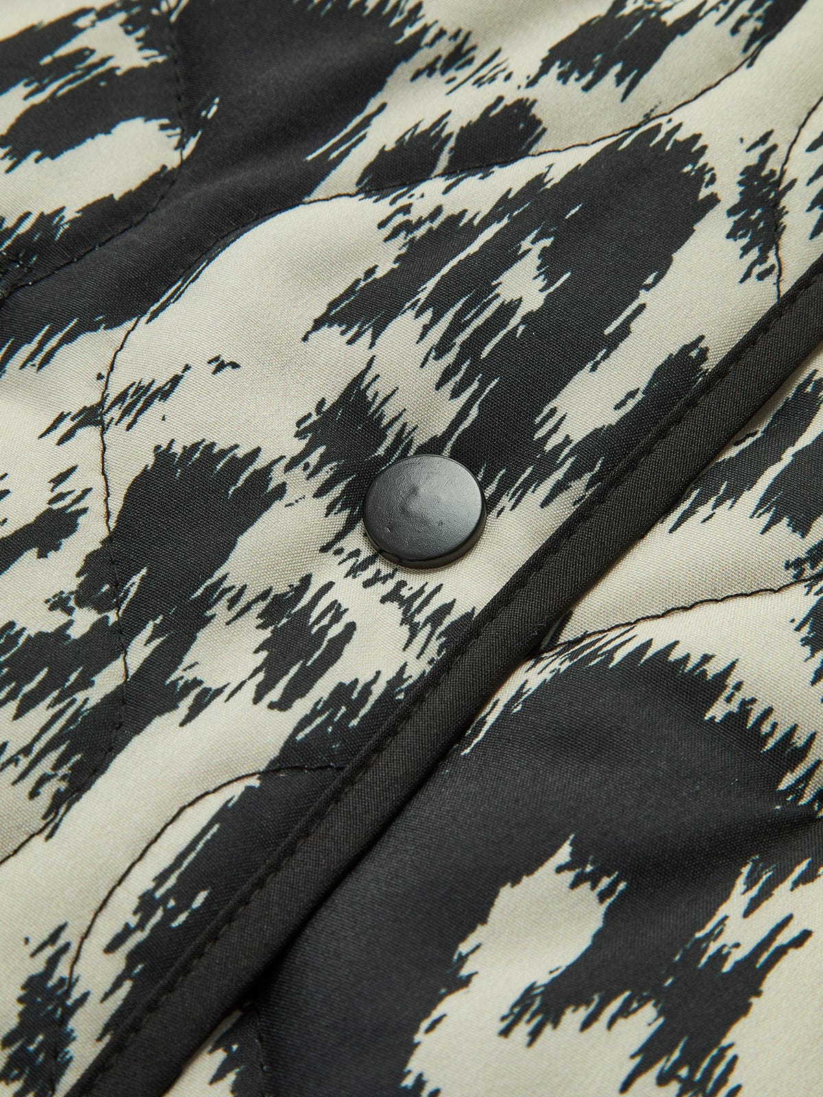 R&B | Jacke mit Animal Print Ein Statement für Den Mutigen Look
