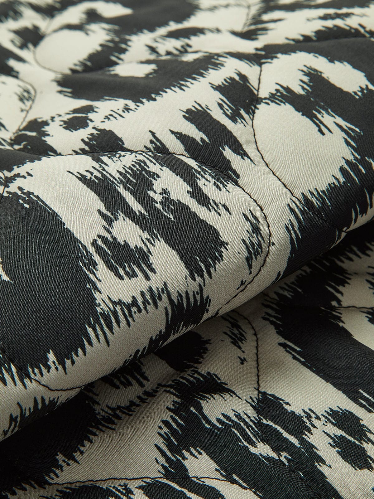 R&B | Jacke mit Animal Print Ein Statement für Den Mutigen Look