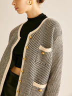 R&B | Tweed Cardigan Kontrastdetails und Goldknöpfe Klassisch und Sophisticated