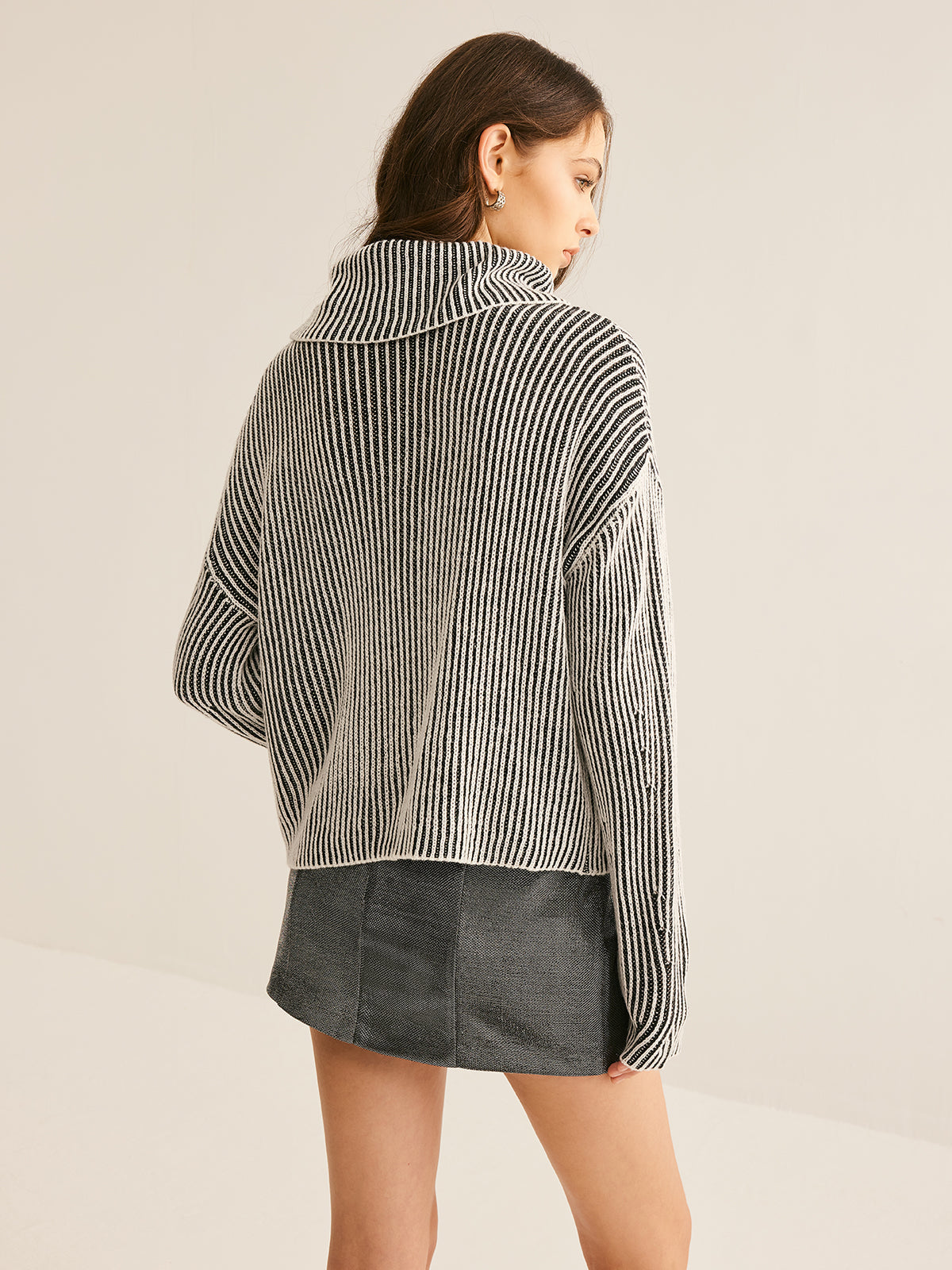 R&B | Strickpullover Gestreiftes Design und Kragen Zeitlose Mode