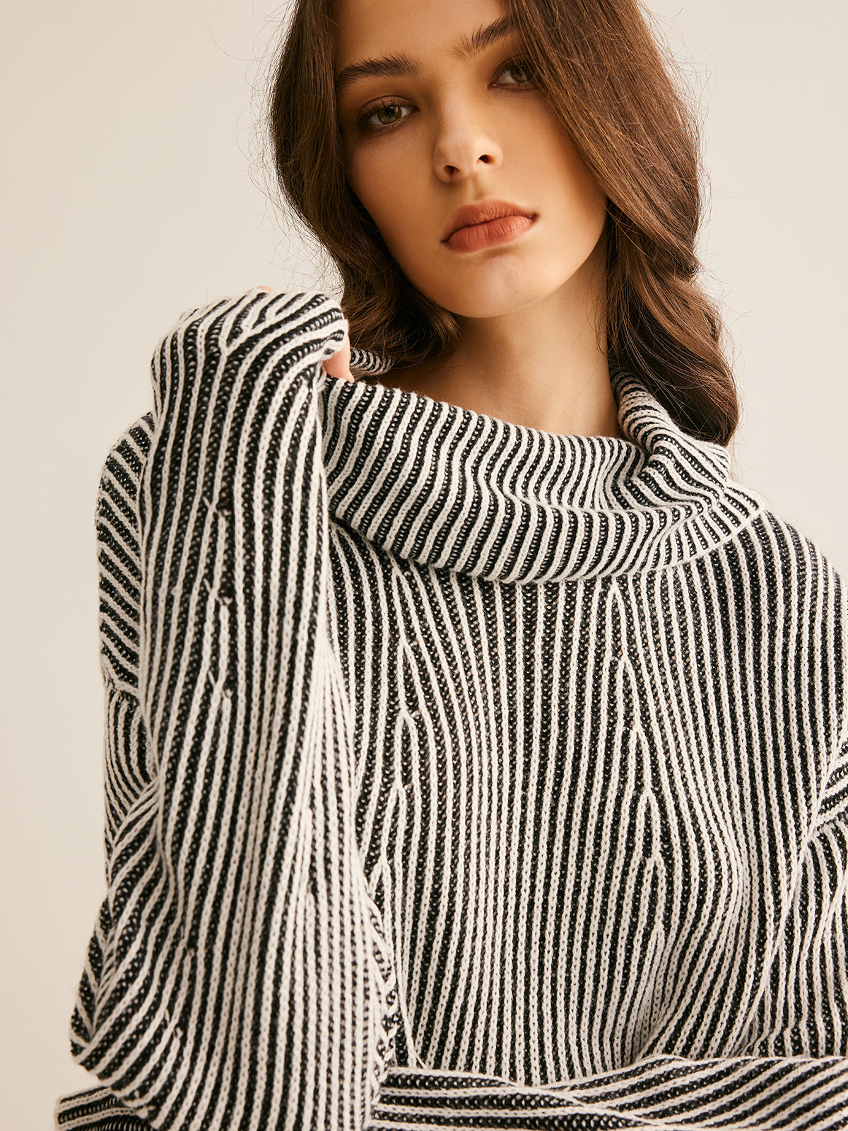 R&B | Strickpullover Gestreiftes Design und Kragen Zeitlose Mode
