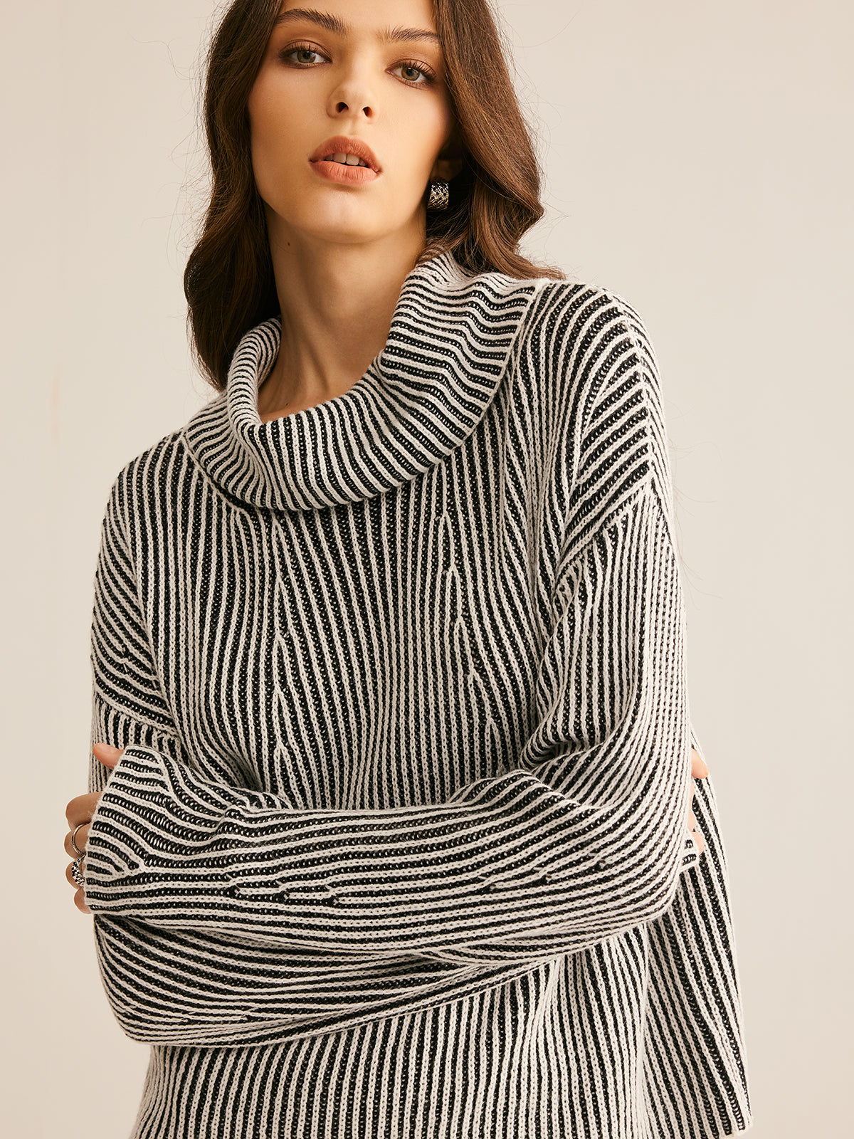 R&B | Strickpullover Gestreiftes Design und Kragen Zeitlose Mode
