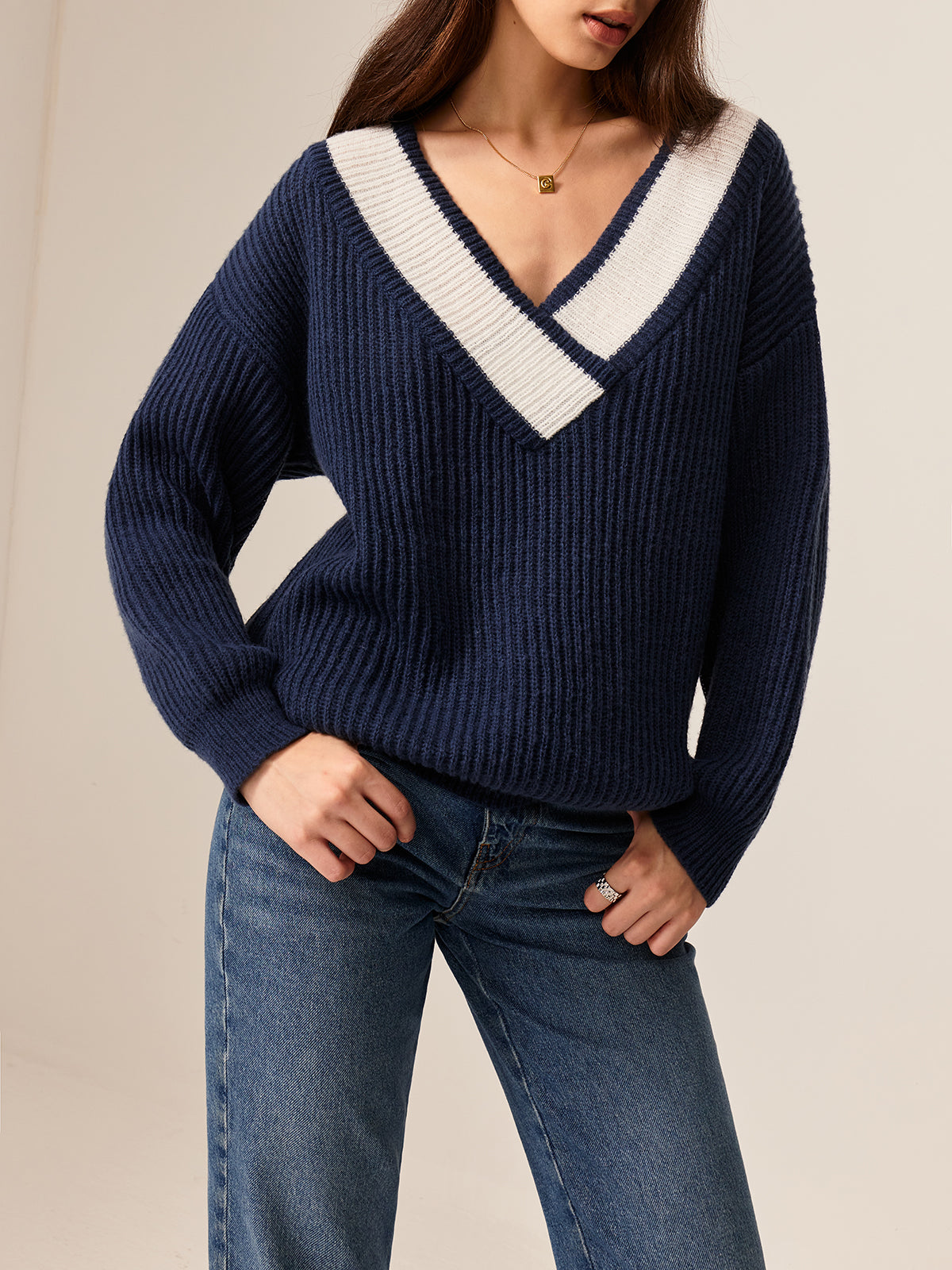 R&B | Off-shoulder Strickbluse Komfortabel und Stilvoll V-ausschnitt Detail