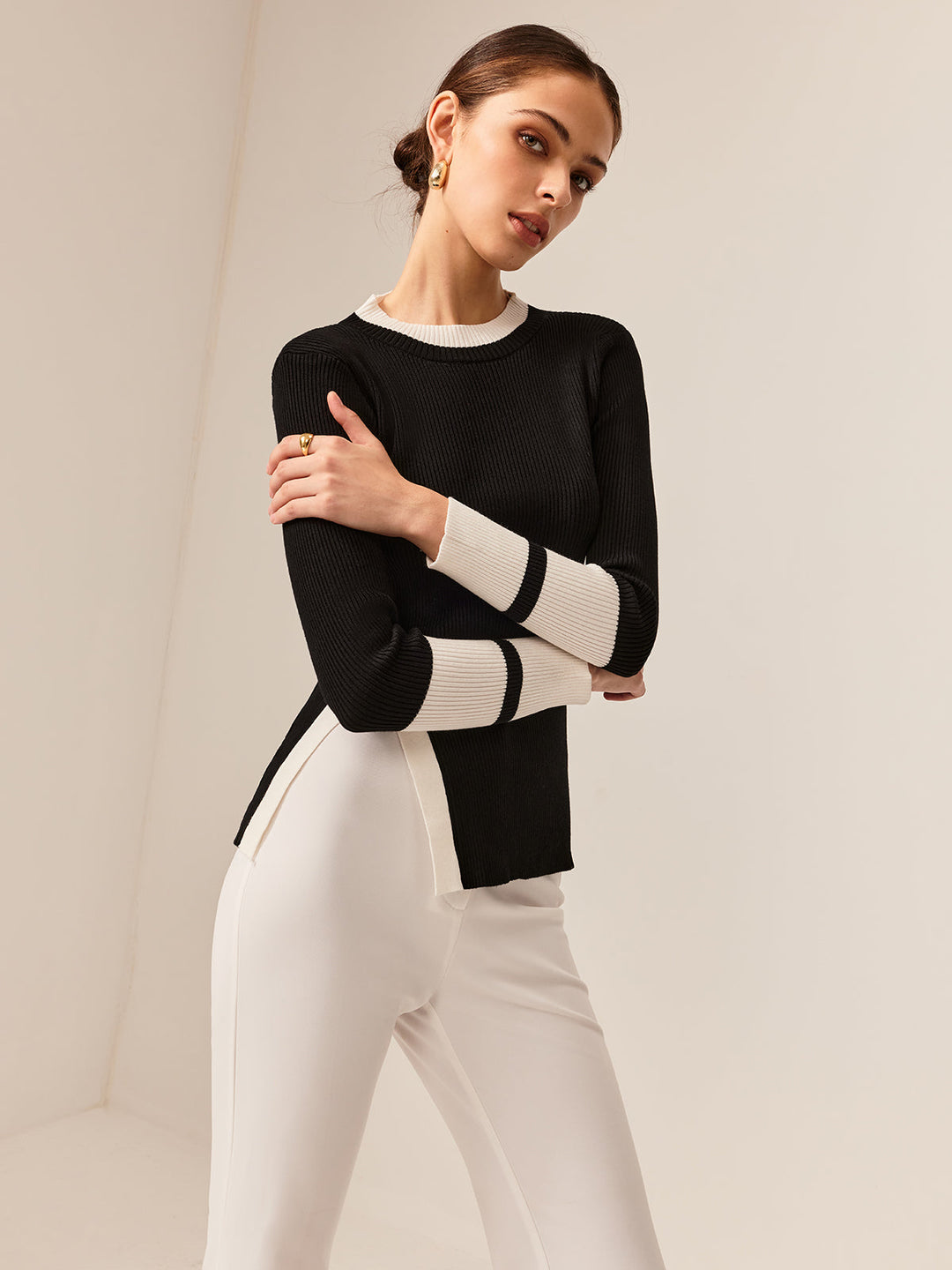 R&B | Rippstrickbluse Kontrastelemente Modern und Elegant