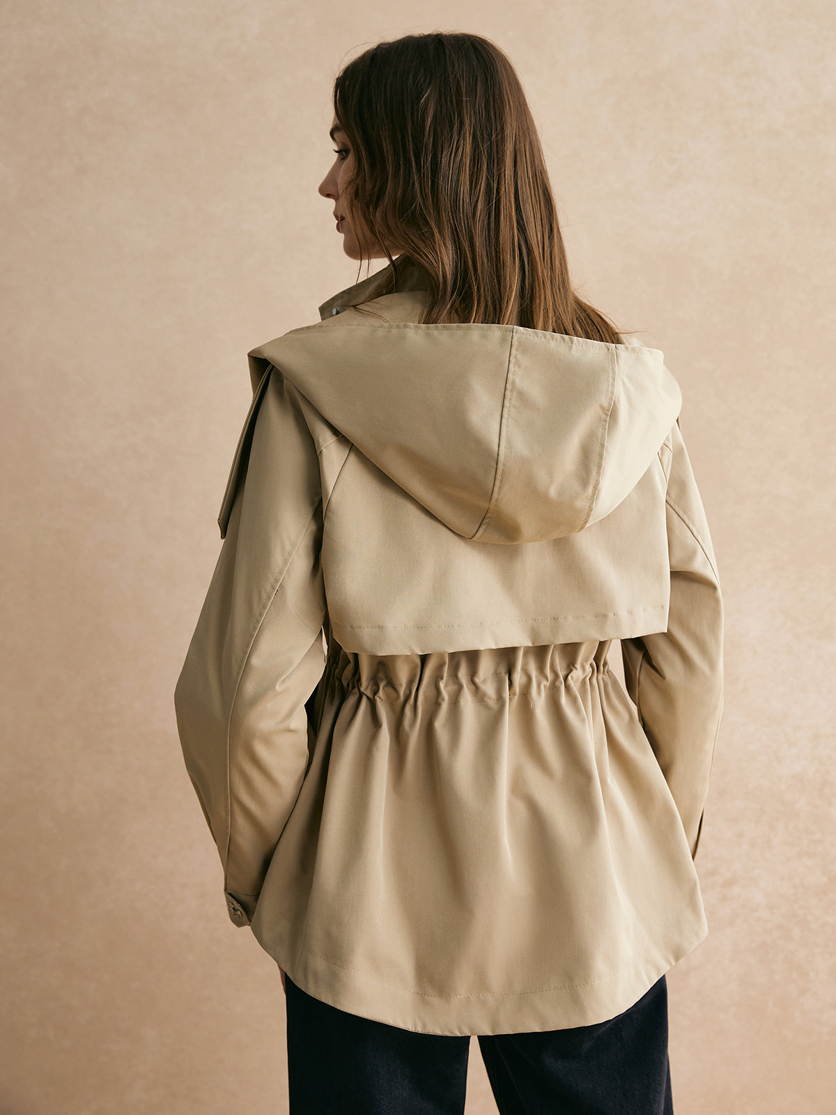R&B | Kurzer Trenchcoat mit verstellbarem Bund - Klassisch & Bequem