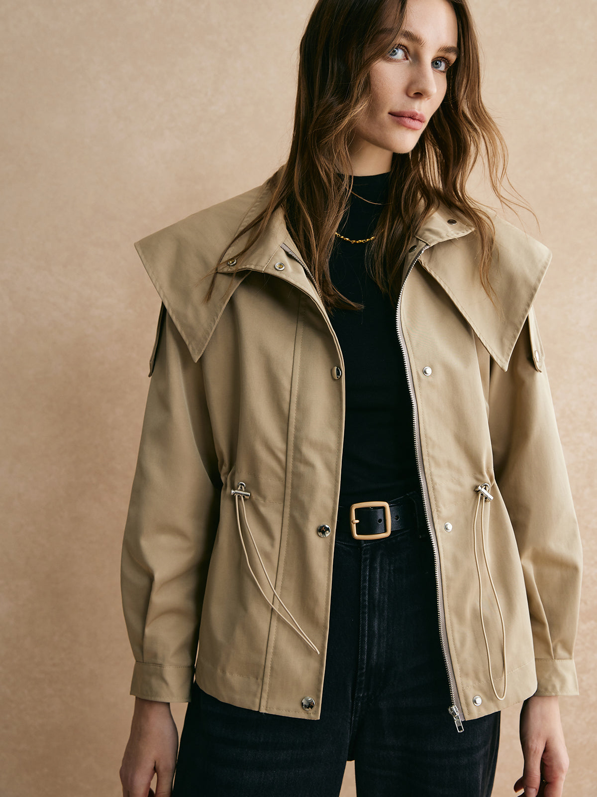 R&B | Kurzer Trenchcoat mit verstellbarem Bund - Klassisch & Bequem