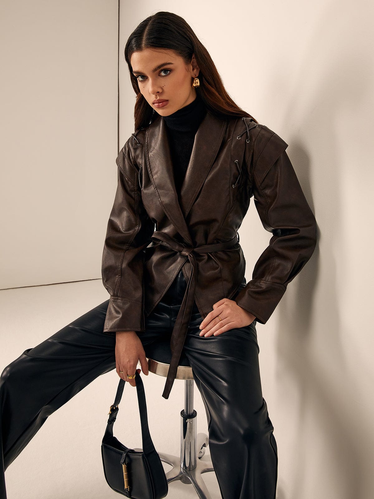 R&B | Taillierter Lederblazer mit Gürtel Elegant & Modern