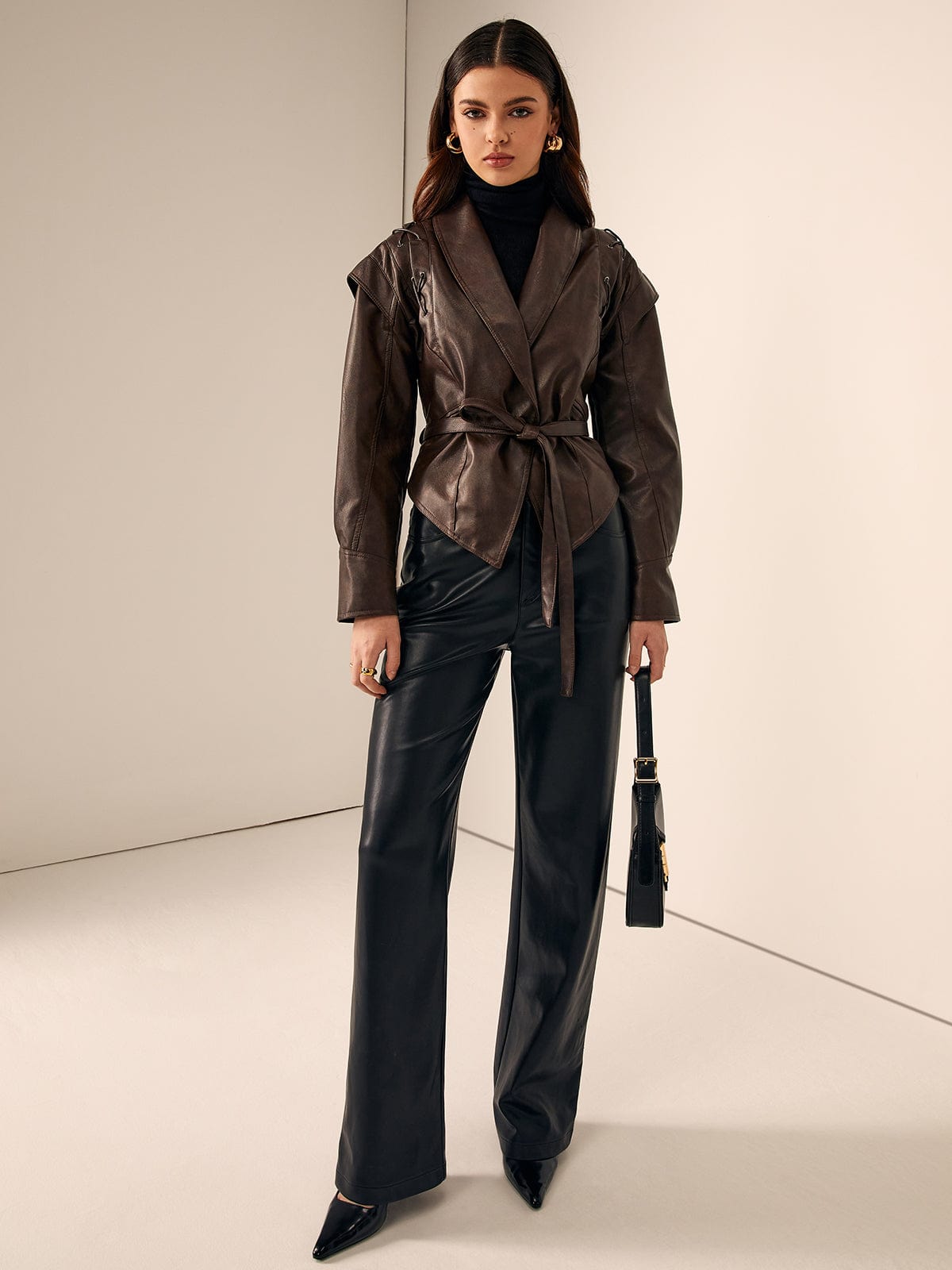 R&B | Taillierter Lederblazer mit Gürtel Elegant & Modern