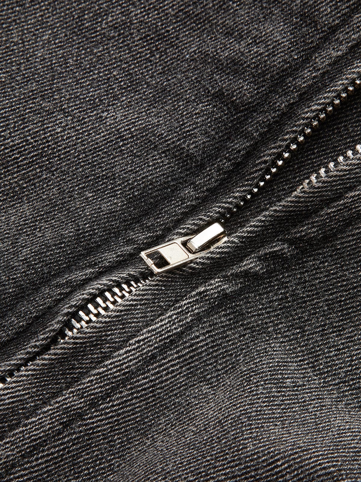 R&B | Schwarze Cropped Bikerjacke Aus Denim für Den Ultimativen Rock Chic Look