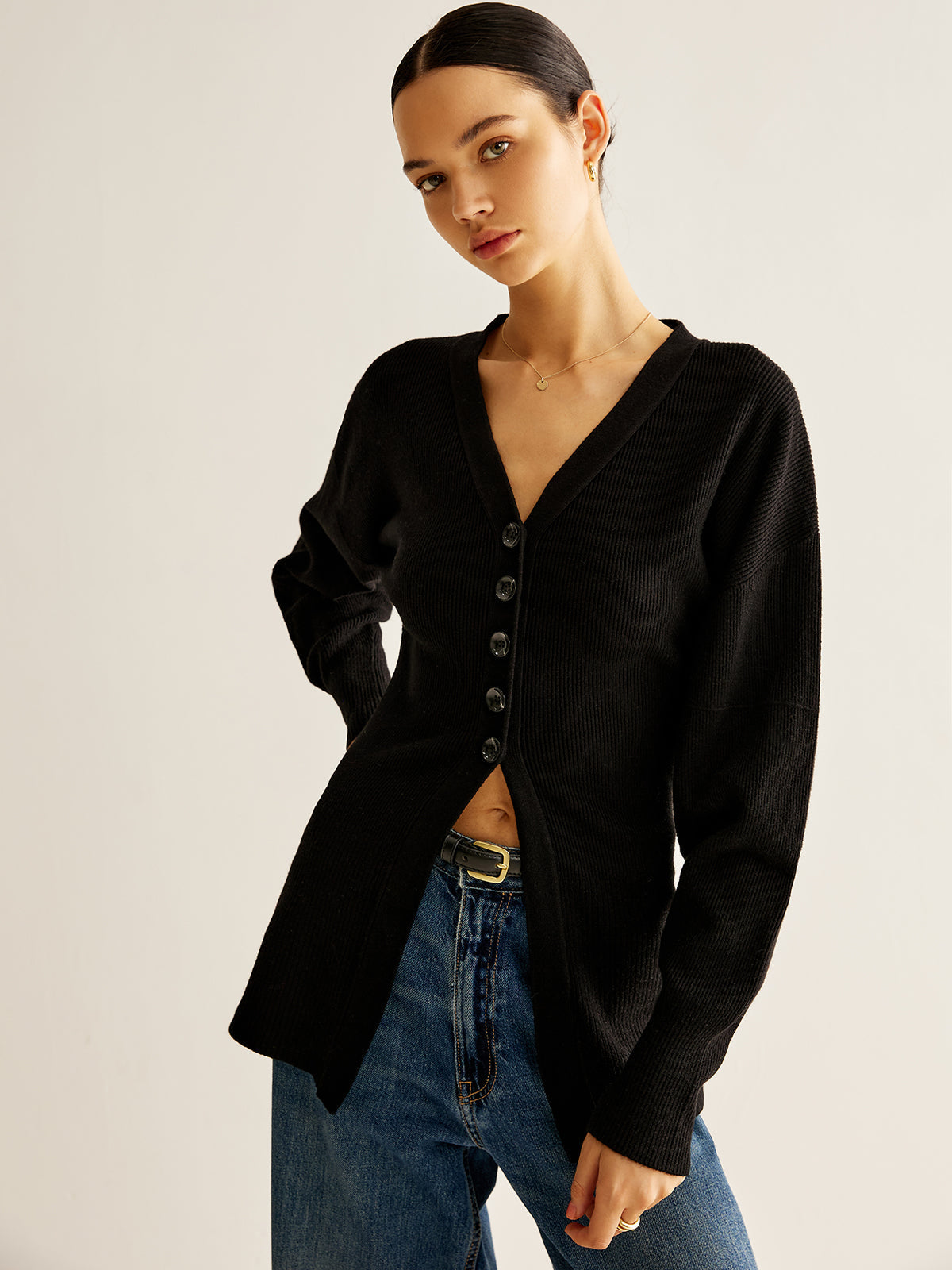 R&B | Cardigan mit Tiefem V-ausschnitt und Knöpfen Lässige Passform Minimalistisch und Zeitlos