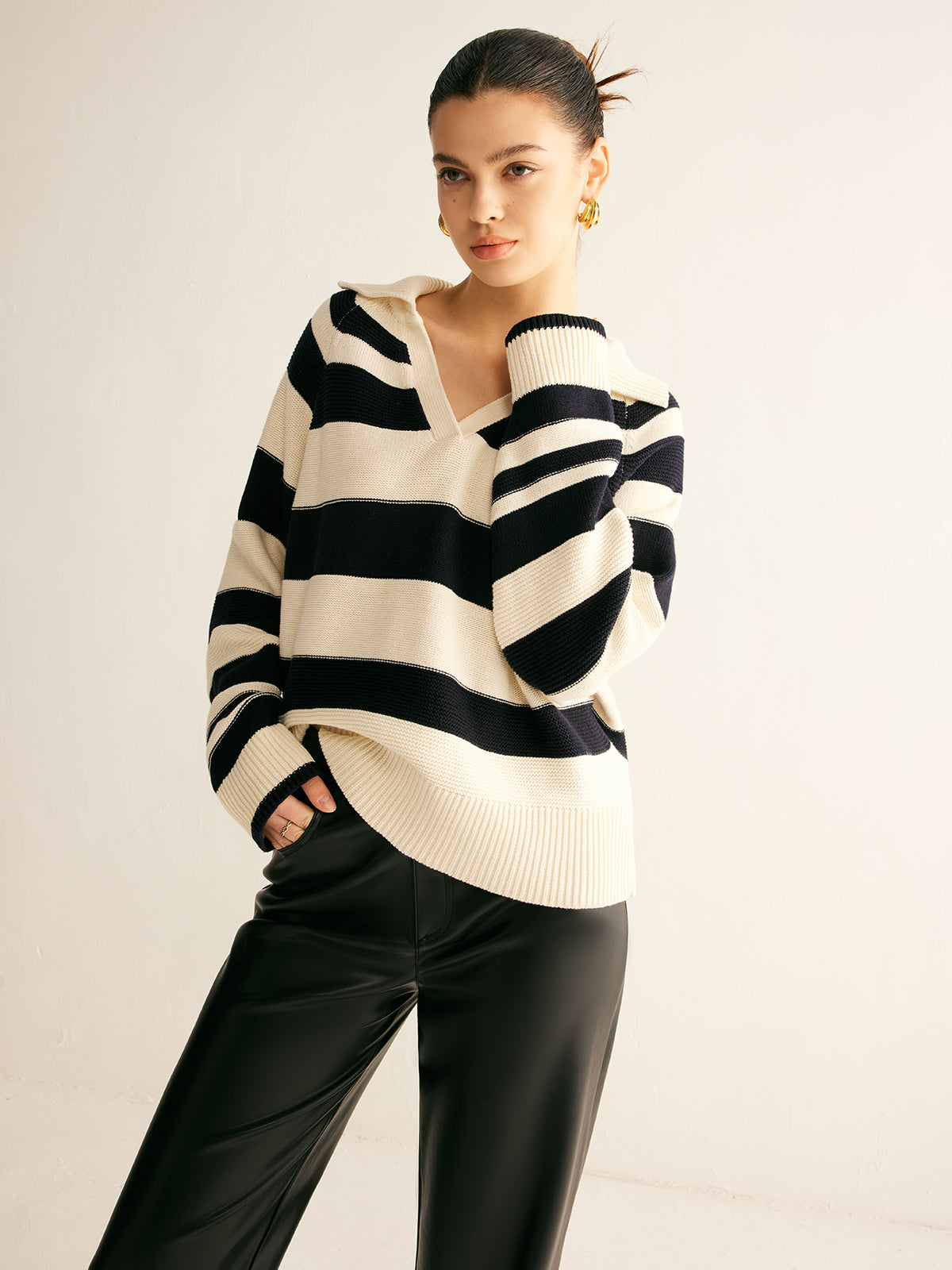 R&B | Gestrickter Pullover Gestreiftes Design und Kragen Entspannt und Stilvoll
