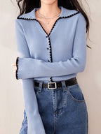 R&B | Cardigan mit Kontrastkante und Rüschendetails Schlanker Schnitt Feminin und Schick