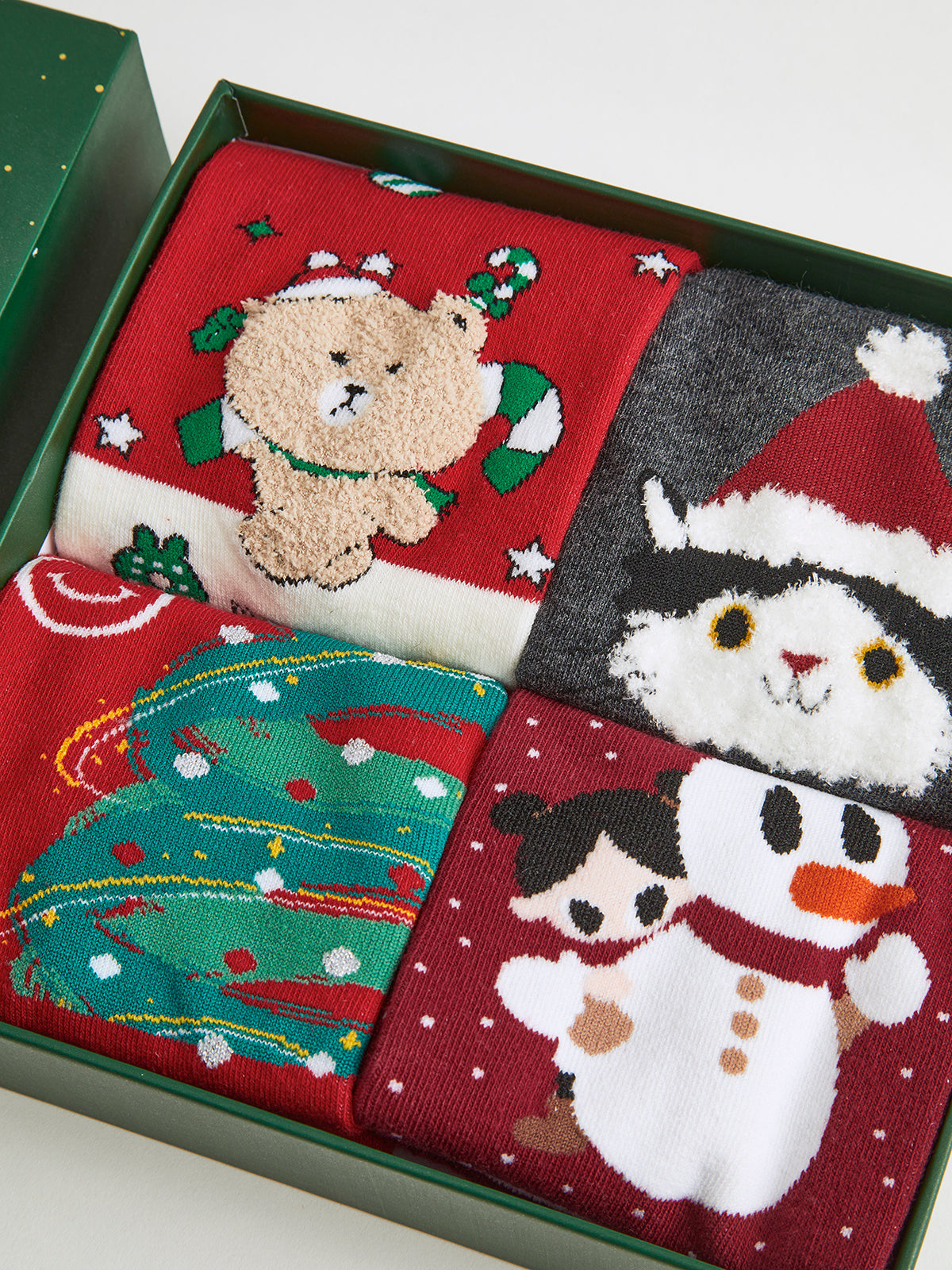 R&B | Cartoon Weihnachtsgeschenkbox mit Socken