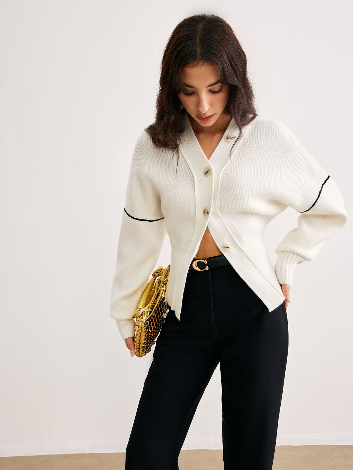 R&B | Strickcardigan mit Knöpfen V-ausschnitt Zeitlose Eleganz