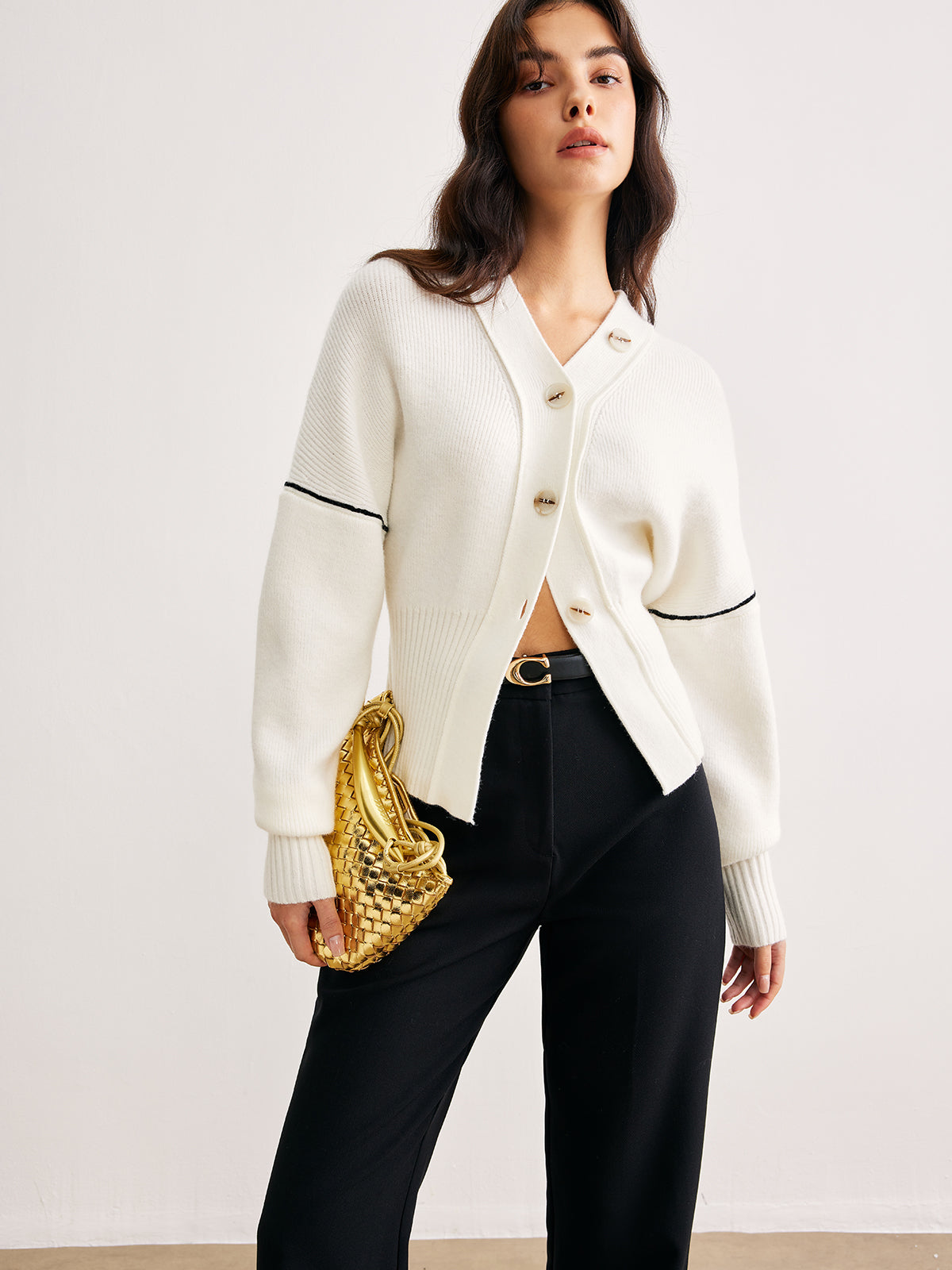 R&B | Strickcardigan mit Knöpfen V-ausschnitt Zeitlose Eleganz
