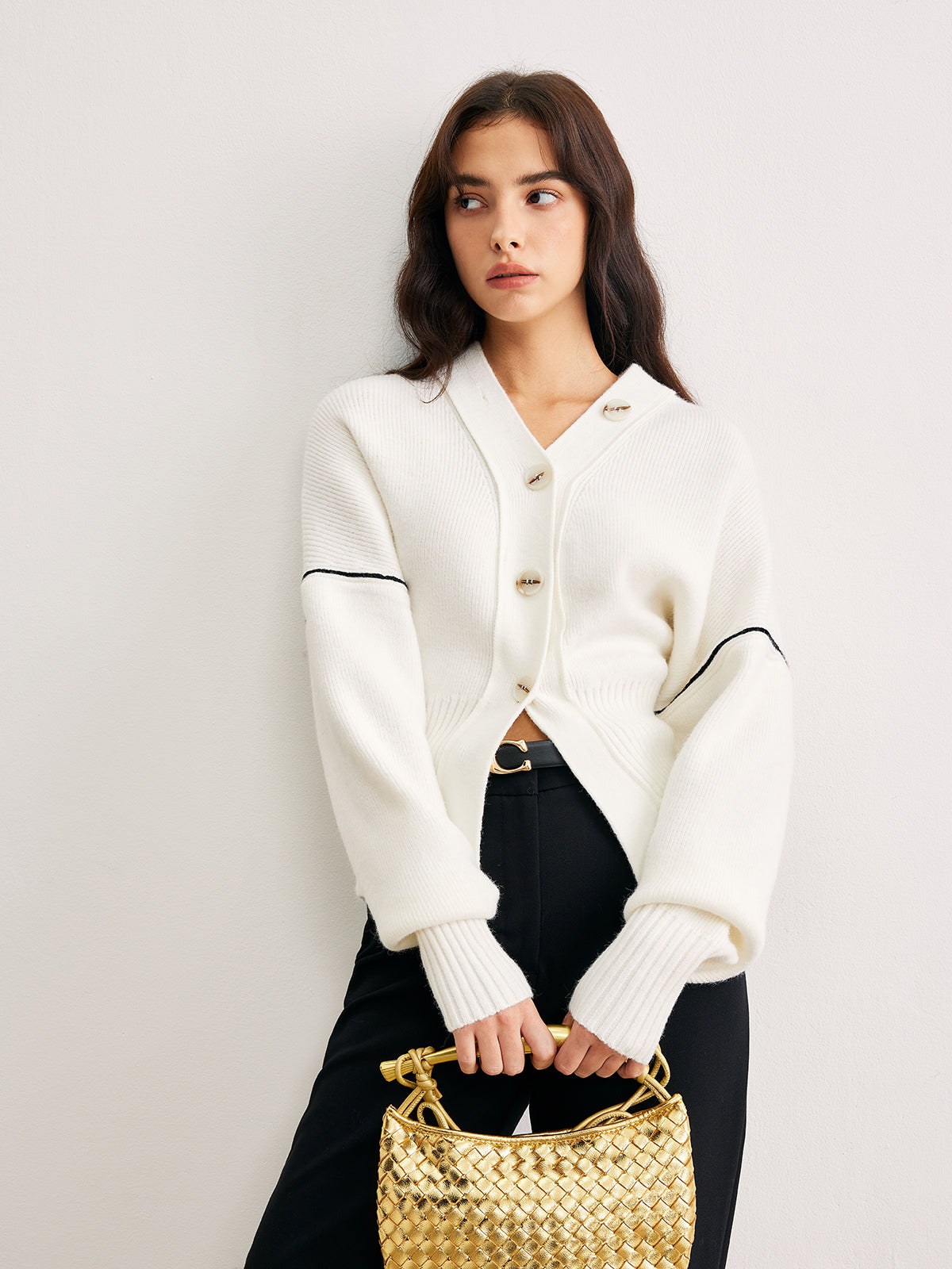 R&B | Strickcardigan mit Knöpfen V-ausschnitt Zeitlose Eleganz